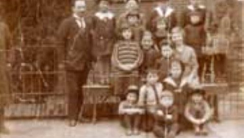 Leraar met leerlingen van het Joodse schooltje in Aalten 1925